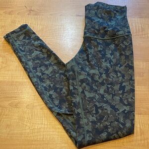 LULULEMON. Women’s leggings.